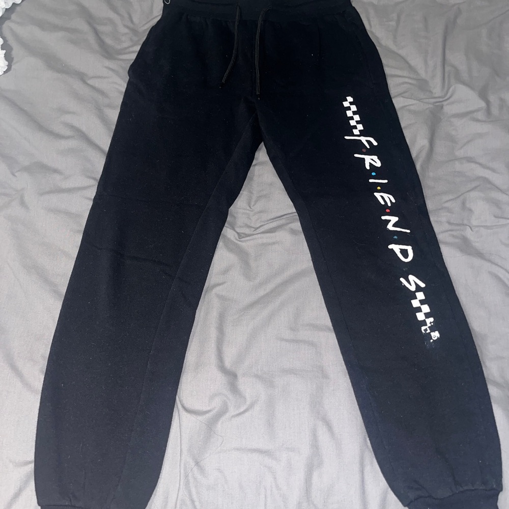 F R I E N D S sweatpants!